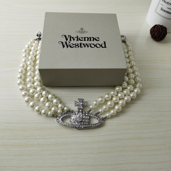 Vivienne Westwood Three Row Pearl Bas Relief Choker - Picture 4 of 8